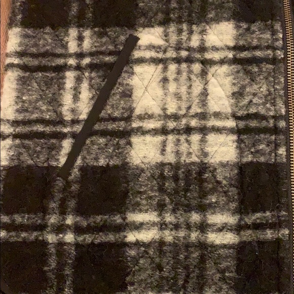 Reversible Plaid And Black Vest - Picture 2 of 5